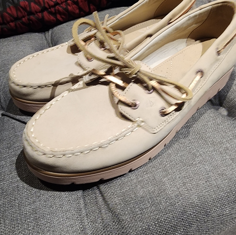 Only worn once, tried a new style but isn't for me.